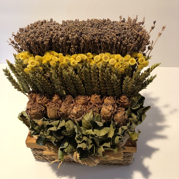 DRIED flowers scented centerpiece arrangement. - Picture 7 of 8